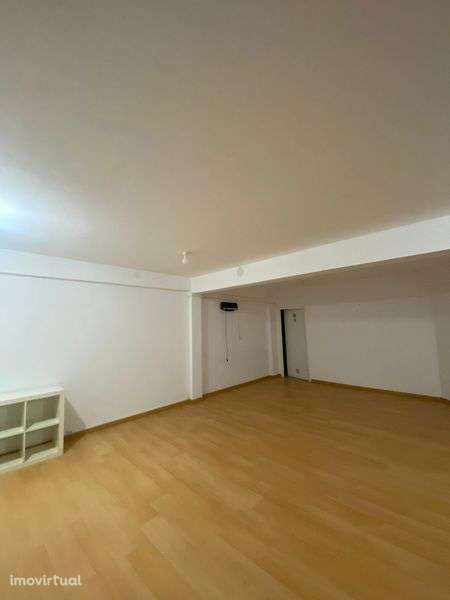 Aluga-se espaço comercial/loja - Grande imagem: 5/8