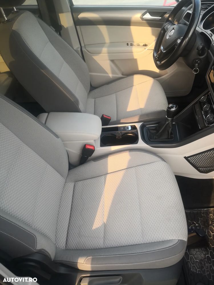 Volkswagen Touran 1.6 TDI Highline - 9