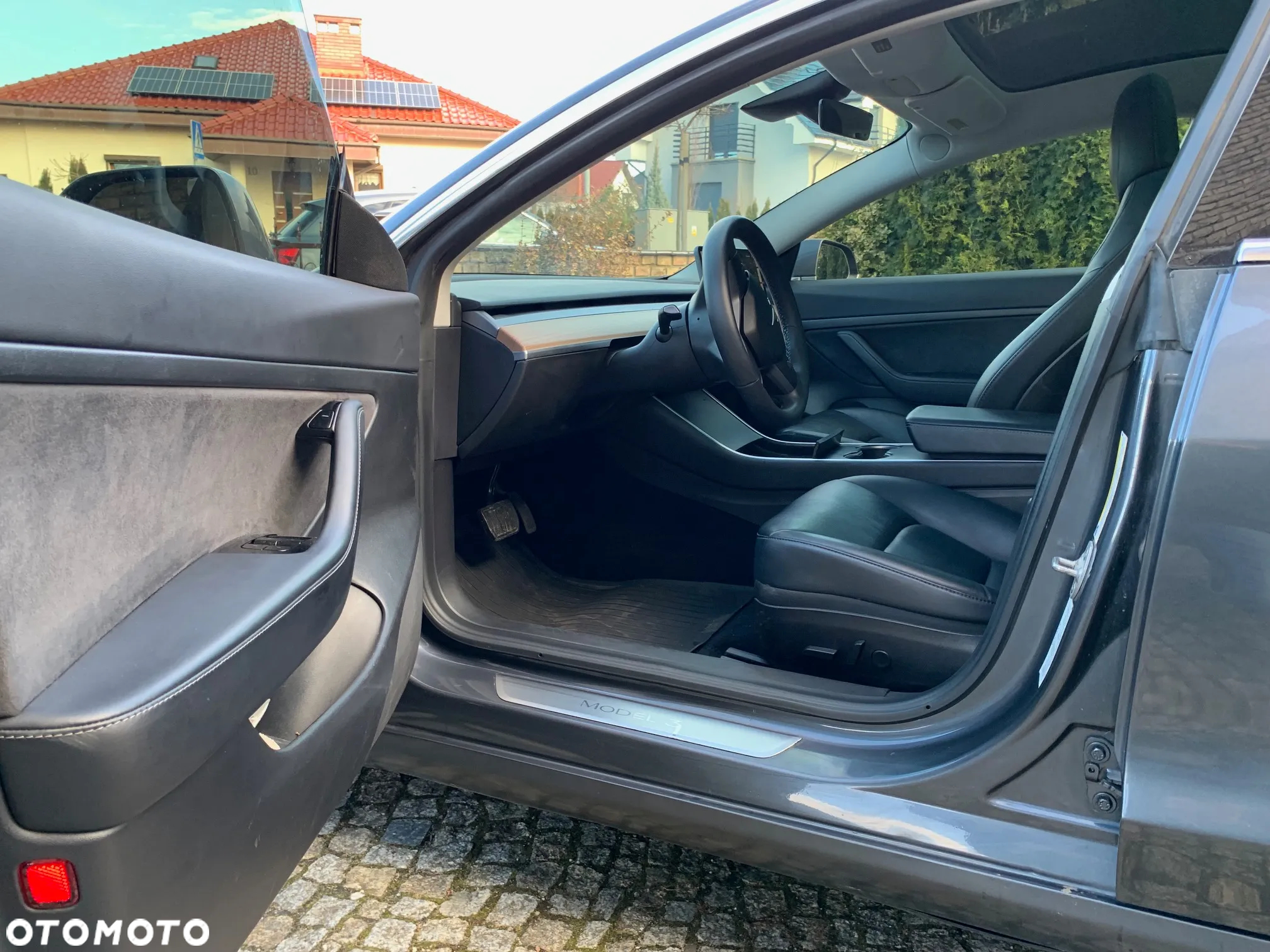 Tesla Model 3 - 4