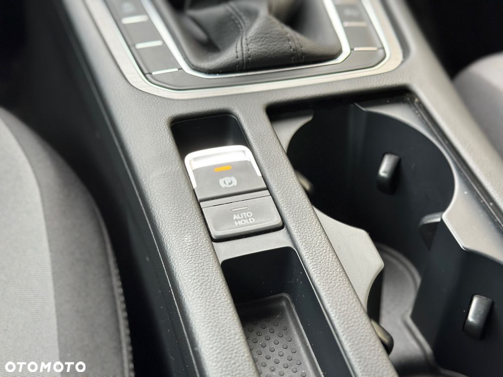 Volkswagen Passat - 19