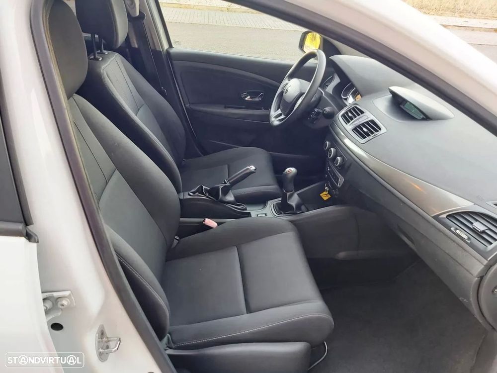 Renault mégane 1.5 dci iii hatchback - 29