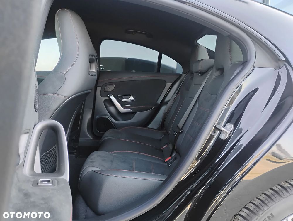 Mercedes-Benz CLA 200 mHEV AMG Line 7G-DCT - 12