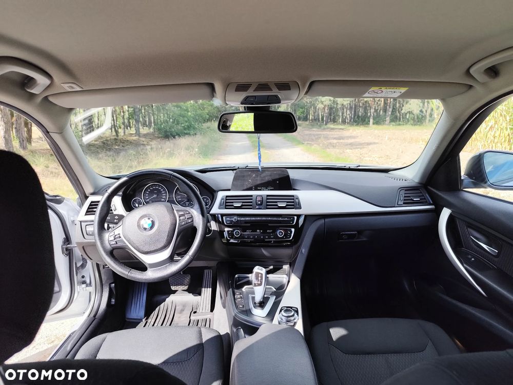 BMW Seria 3 318d - 18