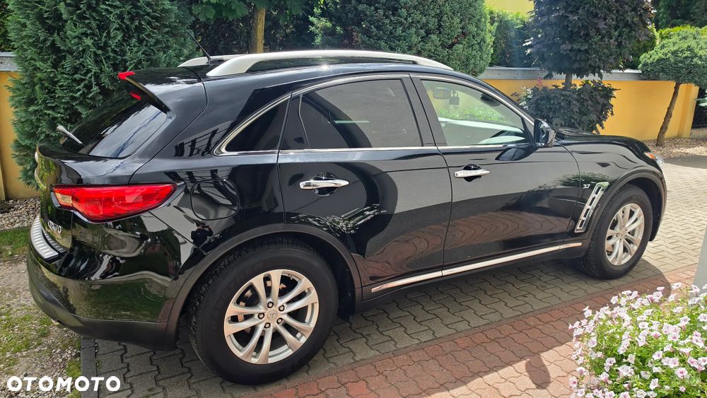 Infiniti QX70 - 13