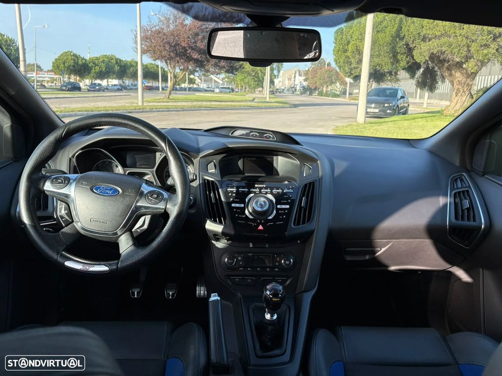 Ford Focus 2.0 EcoBoost ST c/ Pack Pele Desportiva - 7