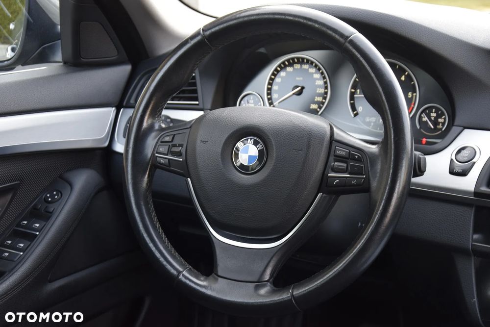 BMW Seria 5 520d xDrive - 28