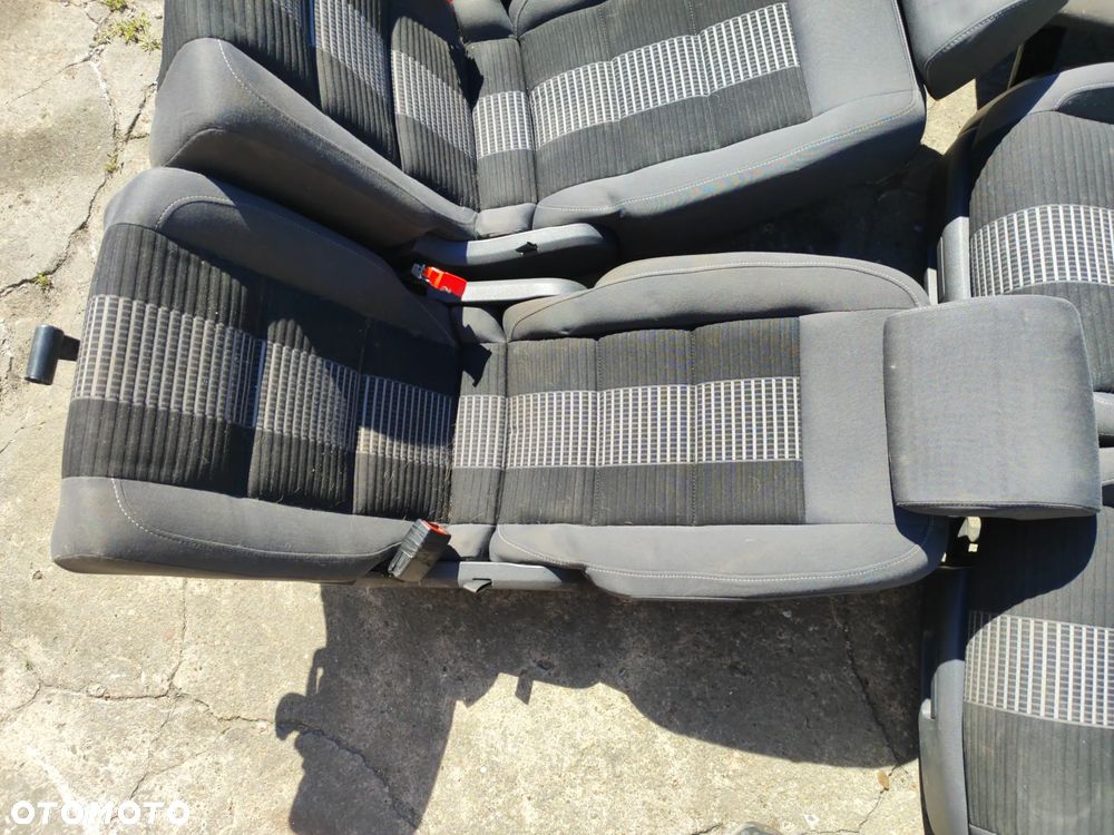 fotel przód x2 + fotel drugi rząd x3 + fotel trzeci rząd x2 plus mocowania boczki kpl. 7 osób do Vw Touran I 03-10r , komplet z foto - 10