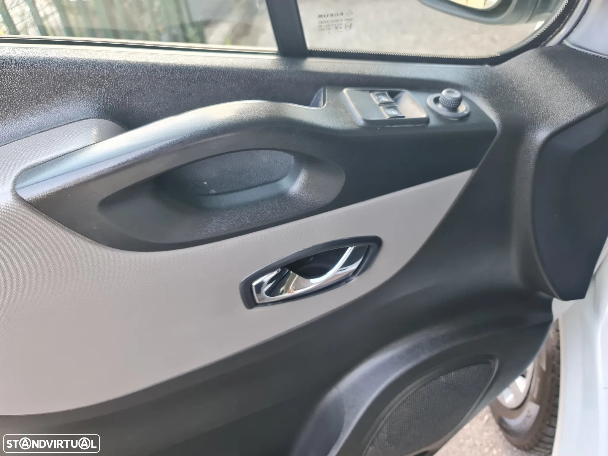 Renault TRAFIC 1.6 Dci 125CV * GPS/ AC/ IVA DEDUTÍVEL * - 15