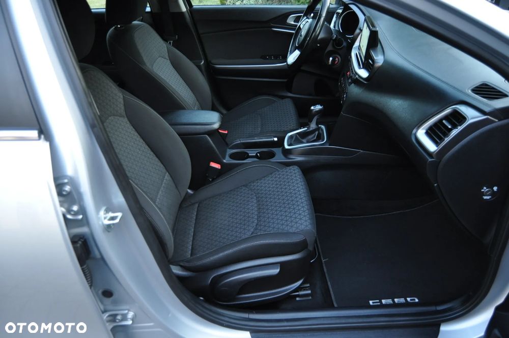 Kia Ceed - 10