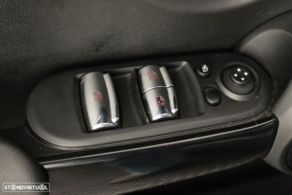 MINI 5 Portas Cooper Premium Classic Auto - 24