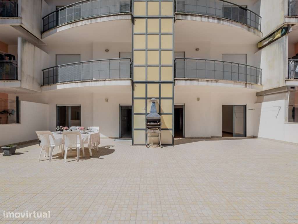 Apartamento T2 com terraço de uso exclusivo - Grande imagem: 2/28