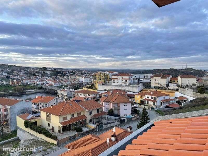 Prédio Multifamiliar em Mirandela | Elevado Potencial de Investimento - Grande imagem: 2/12