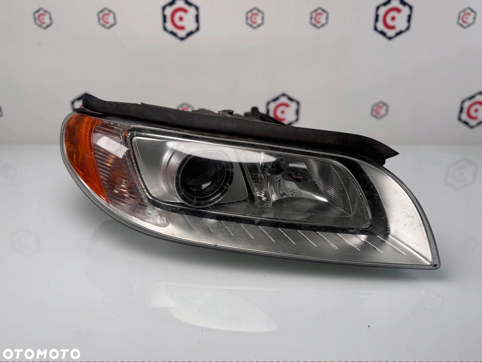 LAMPA PRAWA PRZÓD VOLVO S80 V70 XC70 XENON - 1
