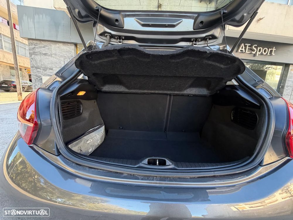 Peugeot 208 1.2 PureTech Style - 30