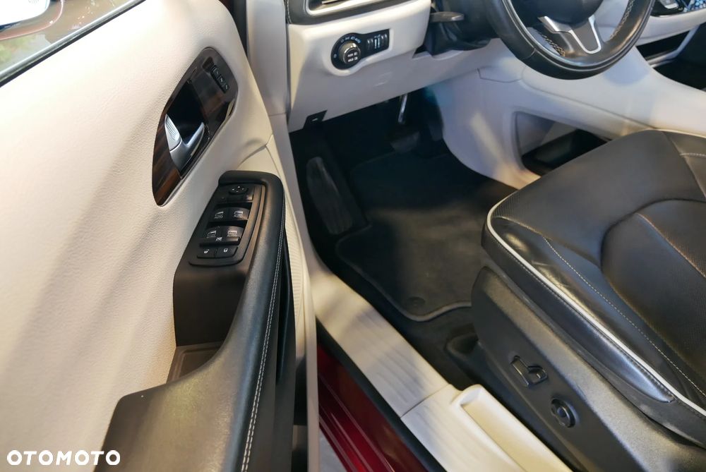 Chrysler Pacifica - 20