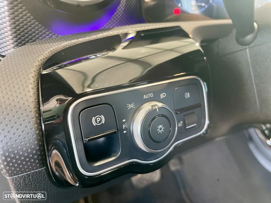 Mercedes-Benz CLA 180 7G-DCT Edition Progressive Line - 17