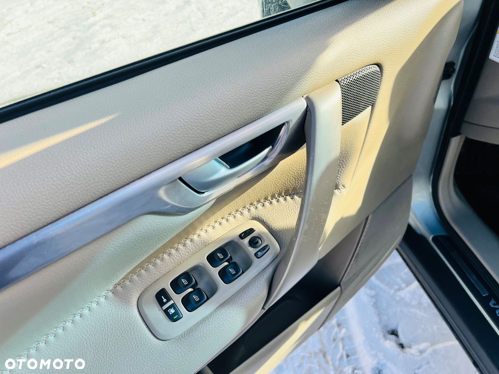 Volvo XC 70 AWD Momentum - 19