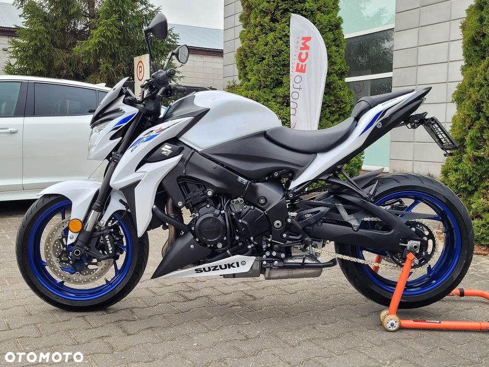 Suzuki GSX - 3