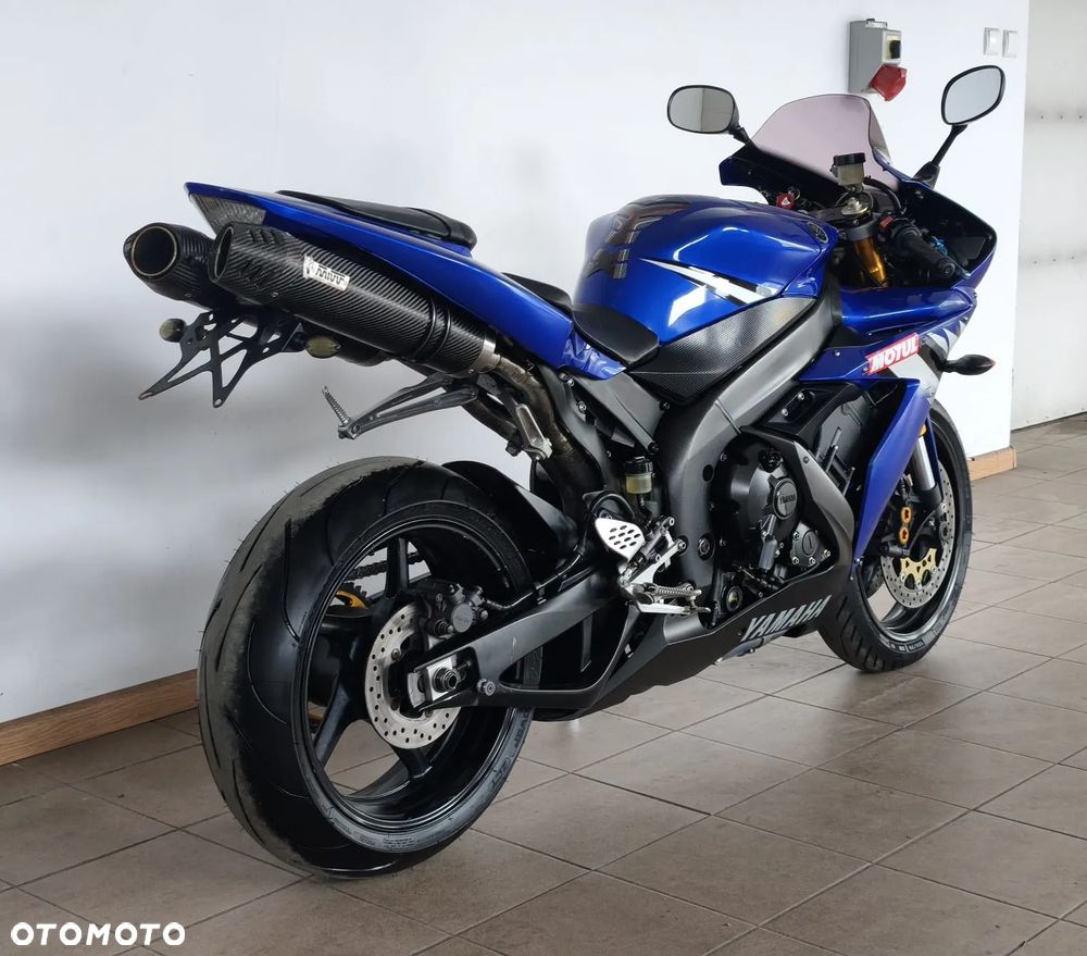 Yamaha R1 - 6