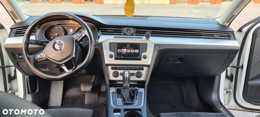 Volkswagen Passat 2.0 TDI SCR DSG Comfortline - 9