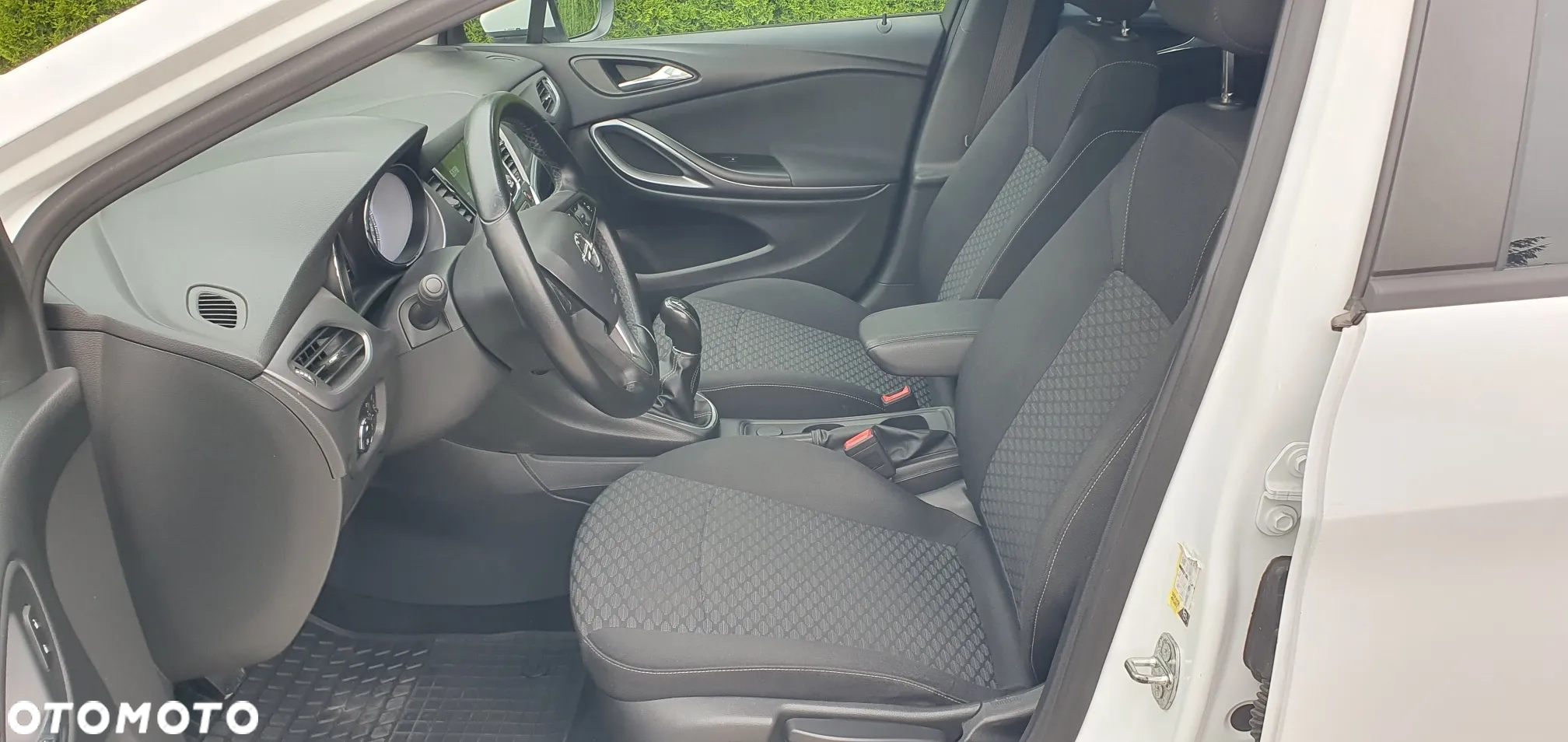 Opel Astra IV 1.6 CDTI Essentia - 27
