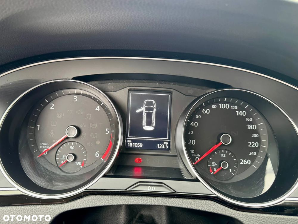 Volkswagen Passat - 18