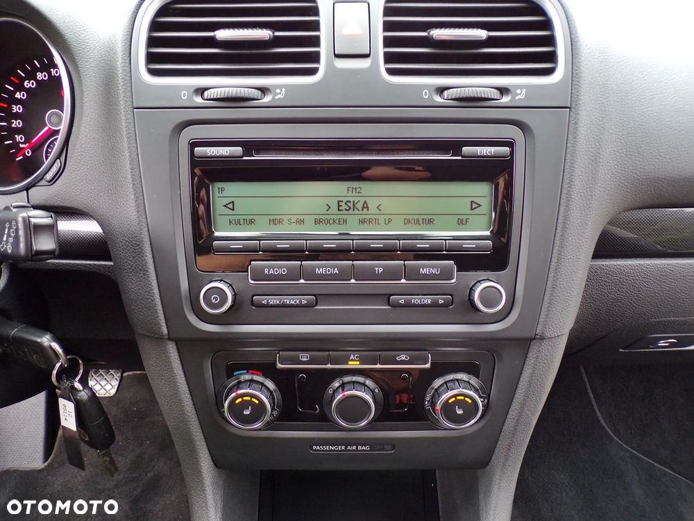 Volkswagen Golf - 22