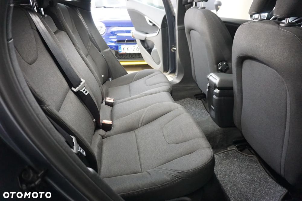Volvo V40 D2 - 23