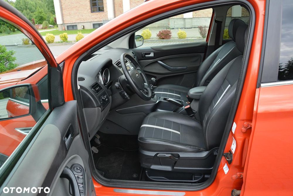 Ford Kuga 2.0 TDCi 4x4 Trend - 28