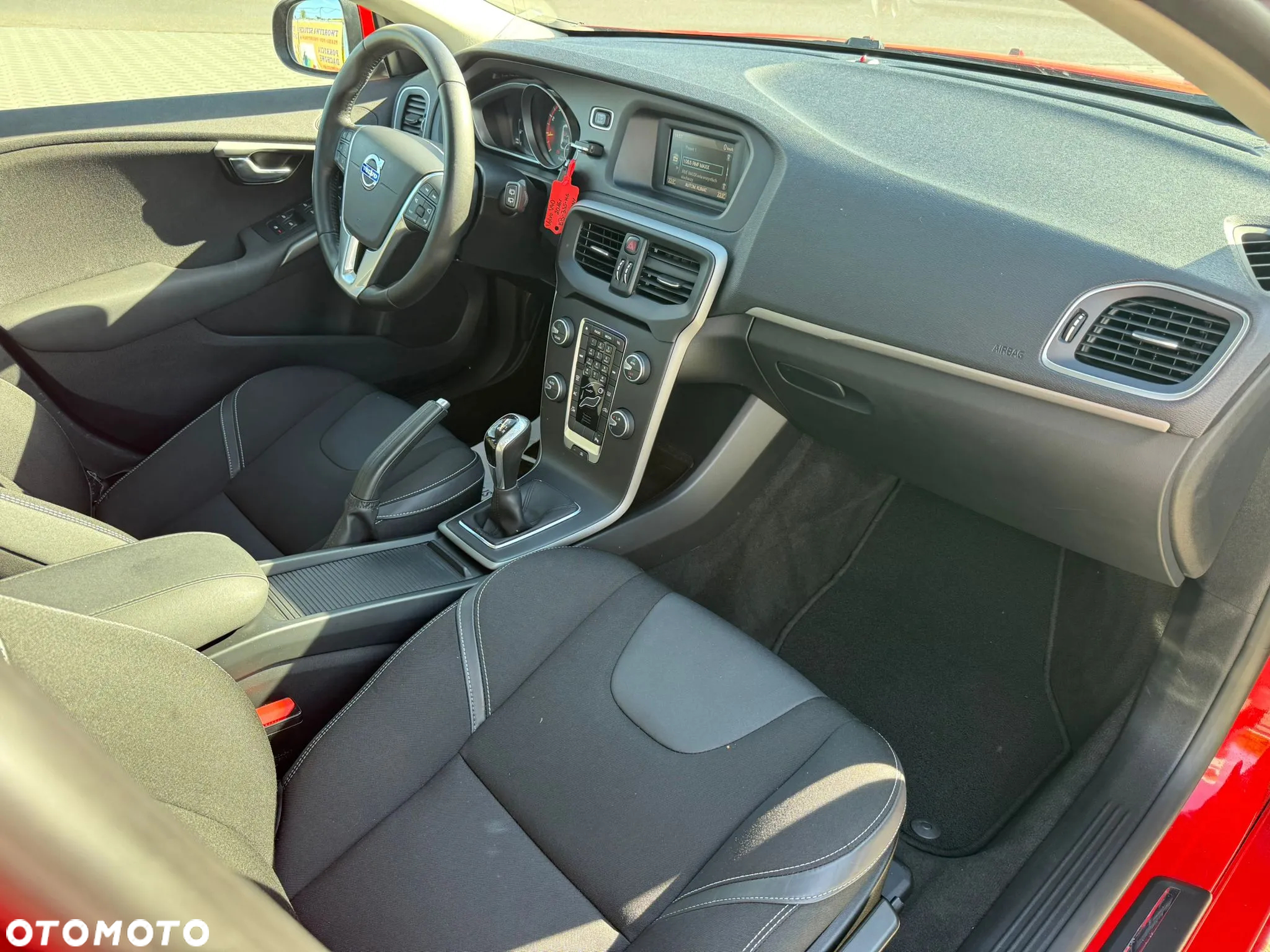 Volvo V40 T2 Drive-E Momentum - 9