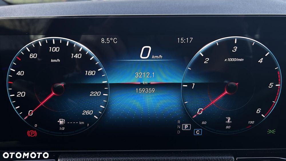 Mercedes-Benz GLA - 16