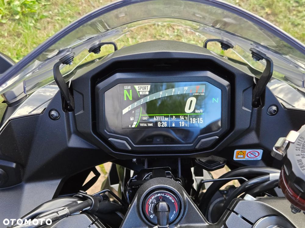 Kawasaki Ninja 1000 SX - 9