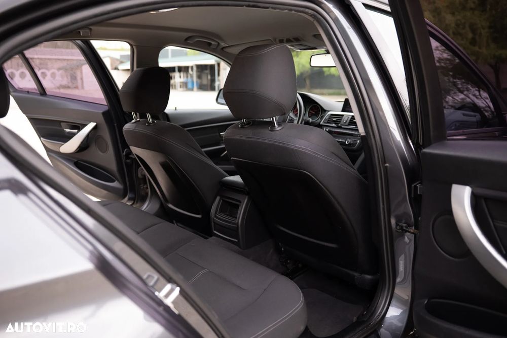 BMW Seria 3 320d Aut. Efficient Dynamics Edition - 28