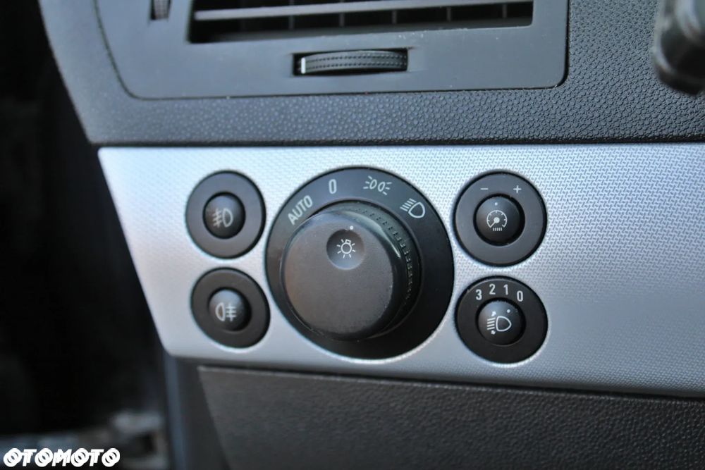 Opel Astra 1.9 CDTI DPF Edition - 26