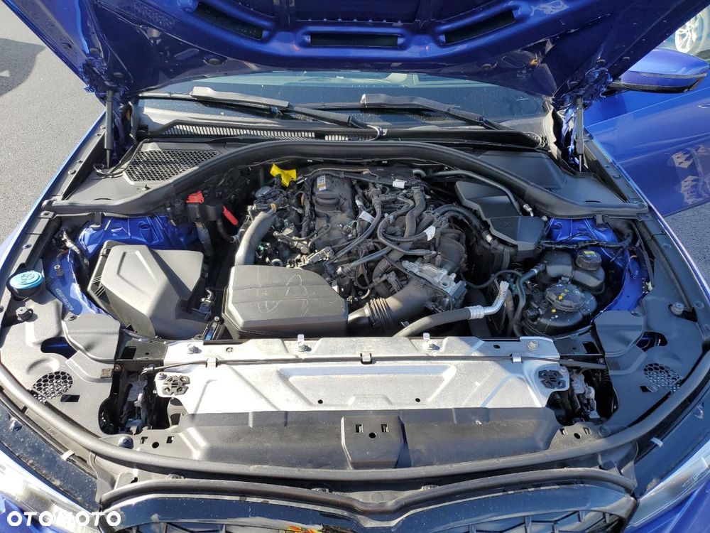 BMW Seria 3 330i xDrive M Sport - 10