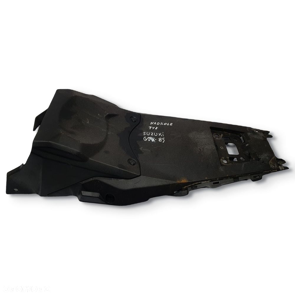 TYLNA OSŁOMA ZADUPKA NADKOLE TYŁ Suzuki GSX-8S 2023+ 63111-25L0 wypełnienie - 1