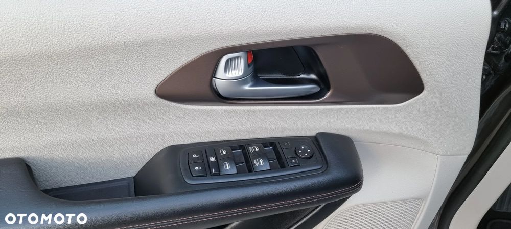 Chrysler Pacifica - 30