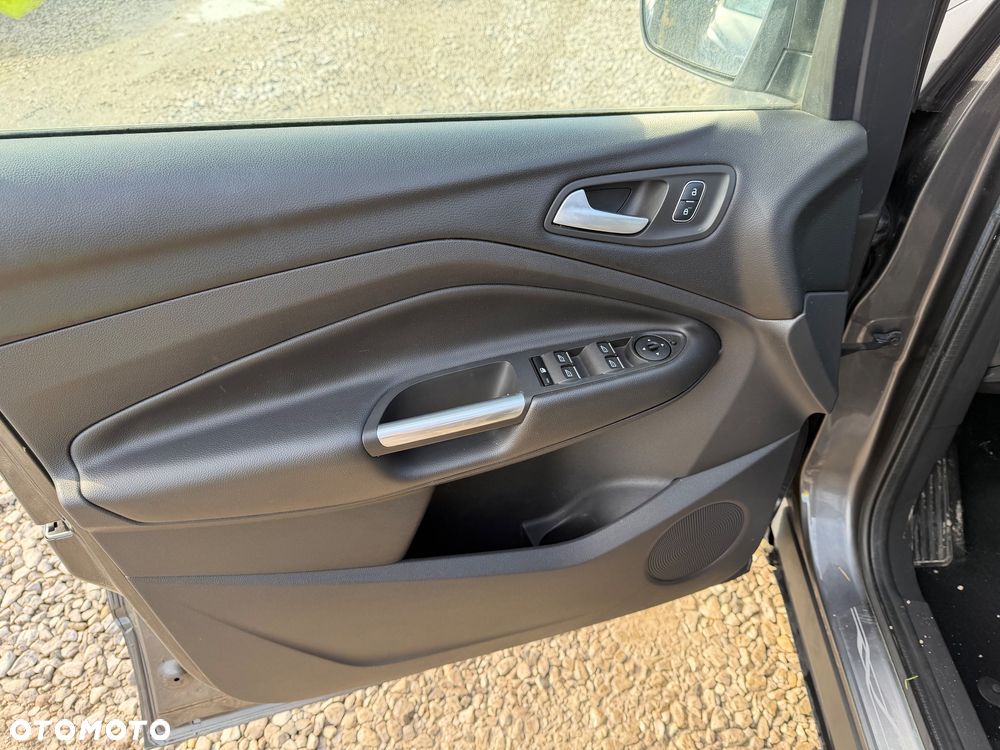 Ford Kuga 1.5 EcoBoost 2x4 Titanium - 29