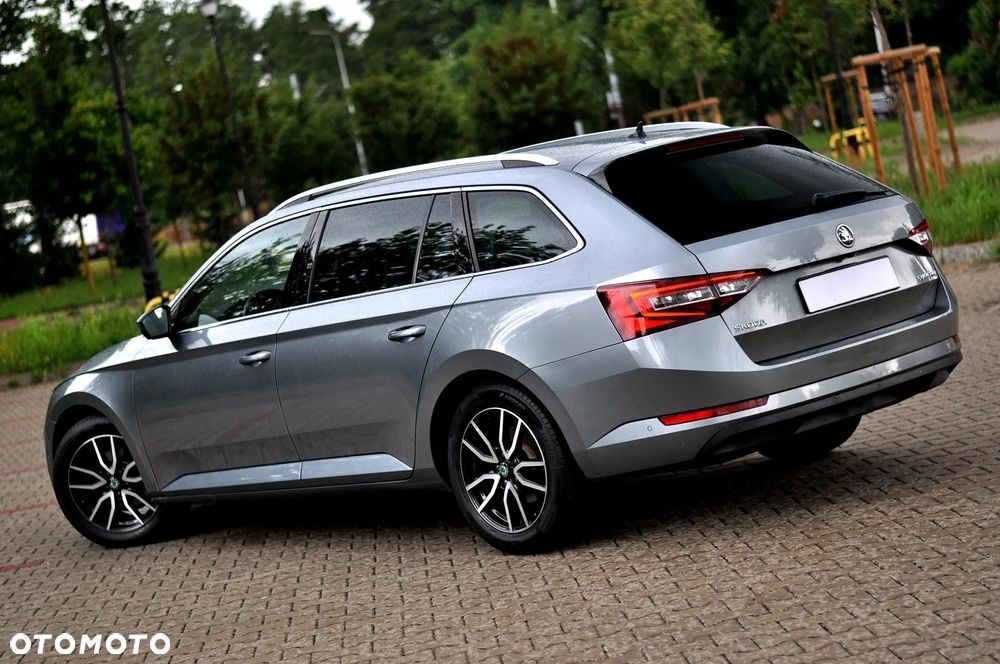 Skoda Superb 2.0 TDI DSG Premium Edition - 9
