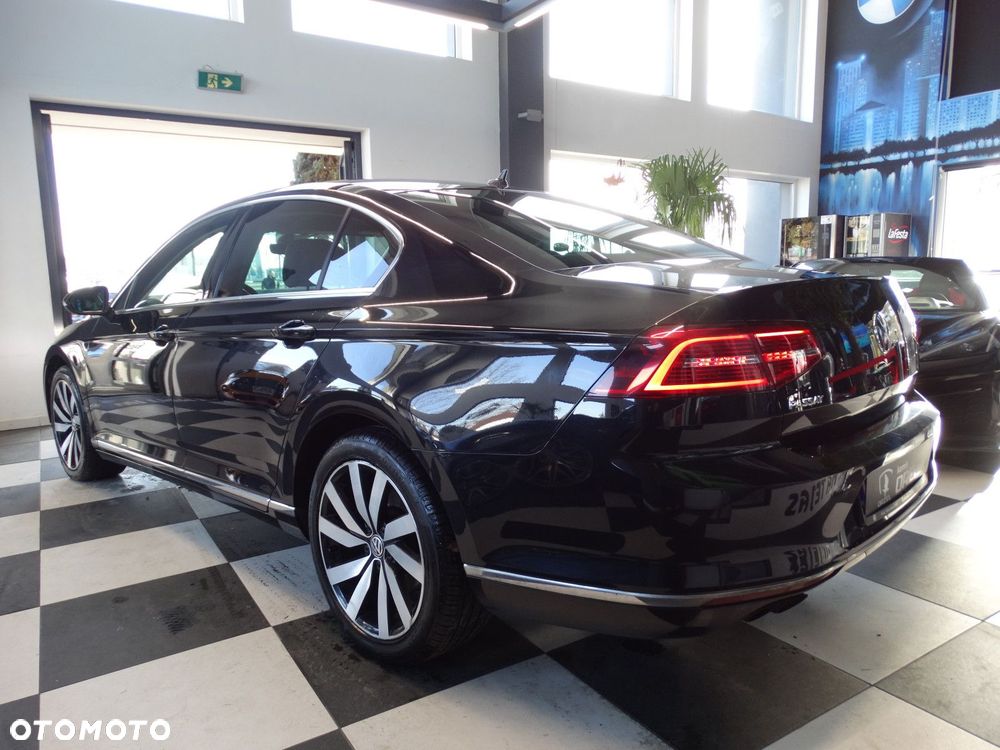 Volkswagen Passat - 4