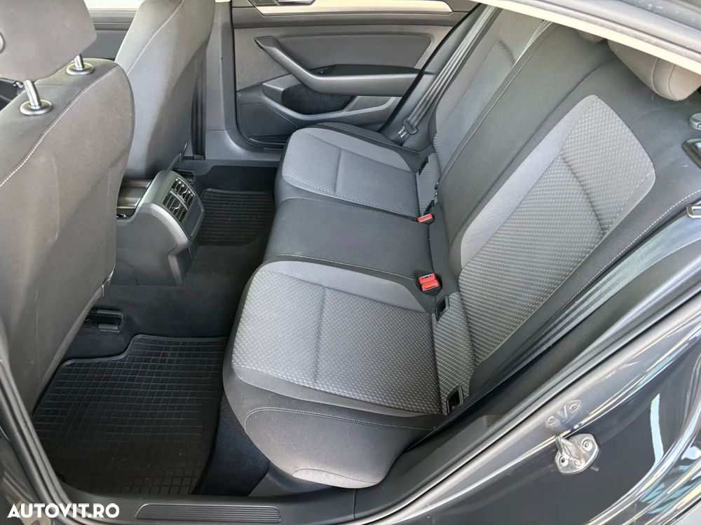 Volkswagen Passat - 26