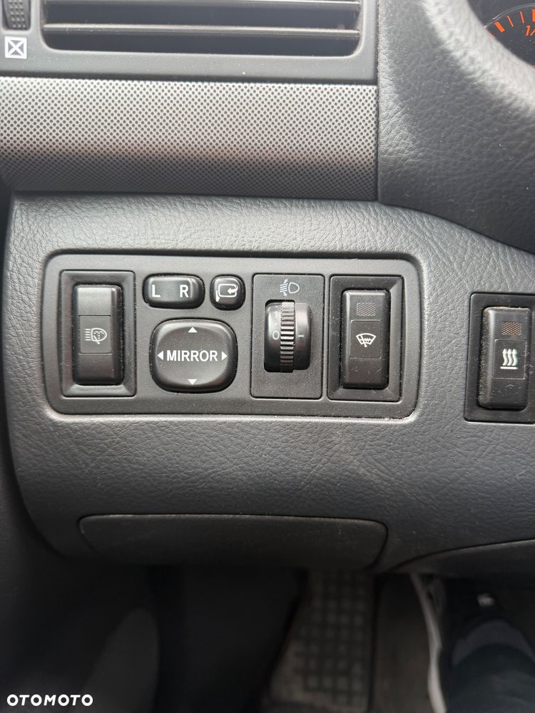 Toyota Avensis 2.0 D-4D Sol - 18