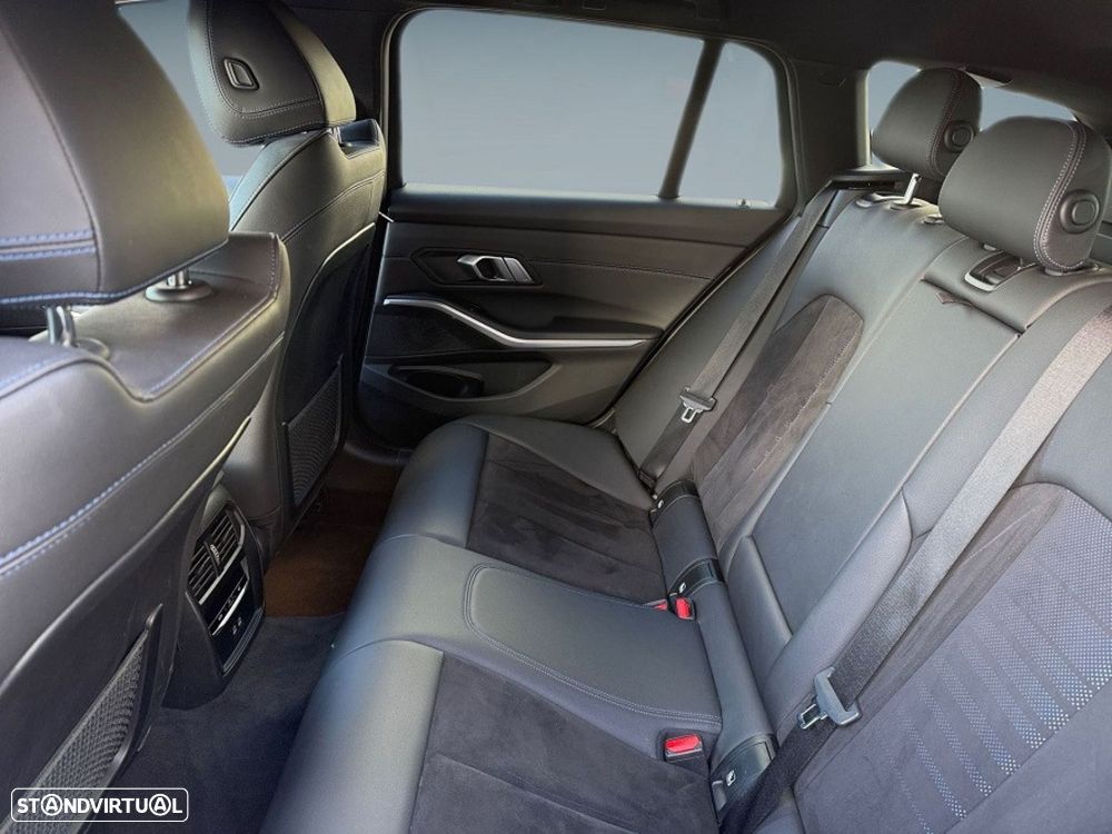 BMW 320 d Pack Desportivo M Auto - 12