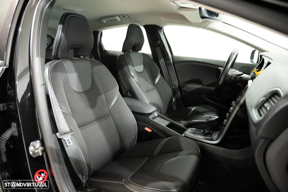 Volvo V40 Cross Country 2.0 D2 Momentum Geartronic - 21