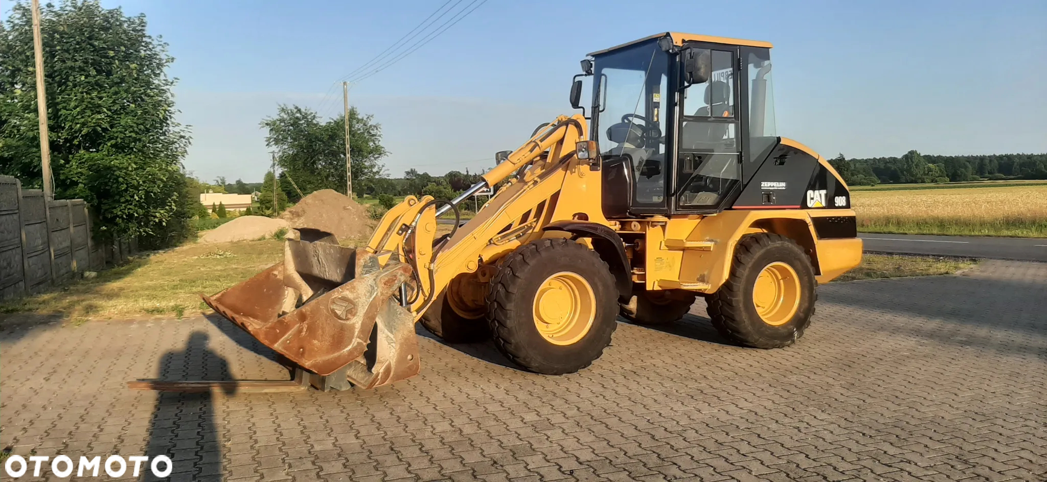 Caterpillar 908 - 10