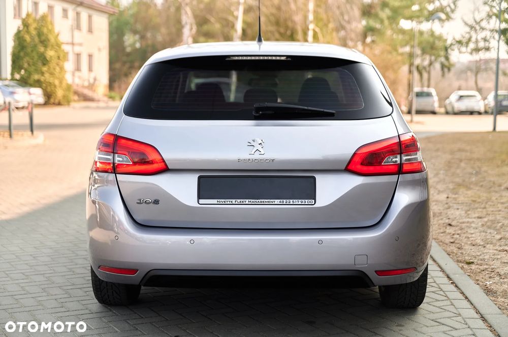Peugeot 308 - 8
