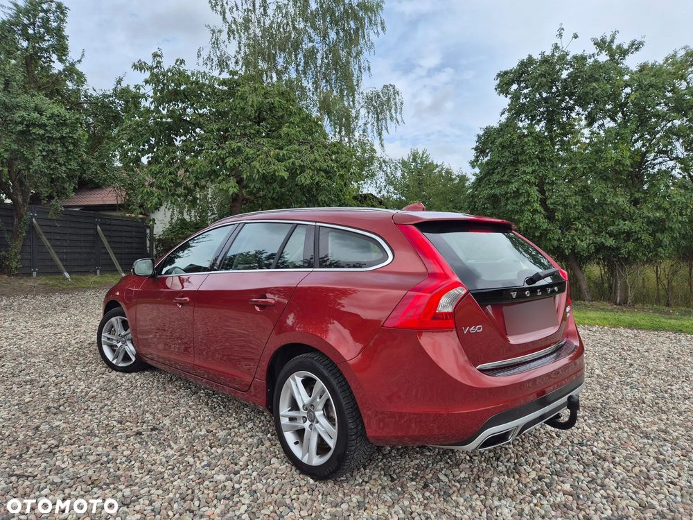 Volvo V60 D6 AWD Plug-in Hybrid R-Design Summum - 9