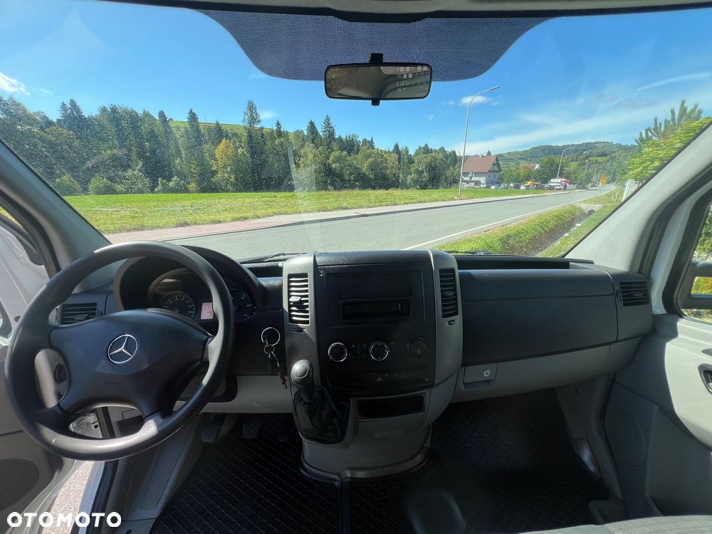 Mercedes-Benz Sprinter - 11