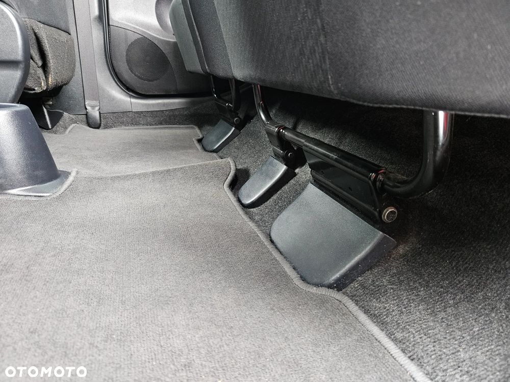 Toyota Verso S 1.33 VVT-i Multidrive Club - 38
