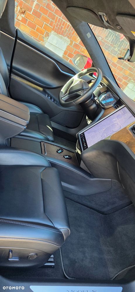 Tesla Model S - 6